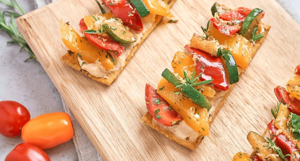 Belegtes Snäckebrot mit Grillgemüse