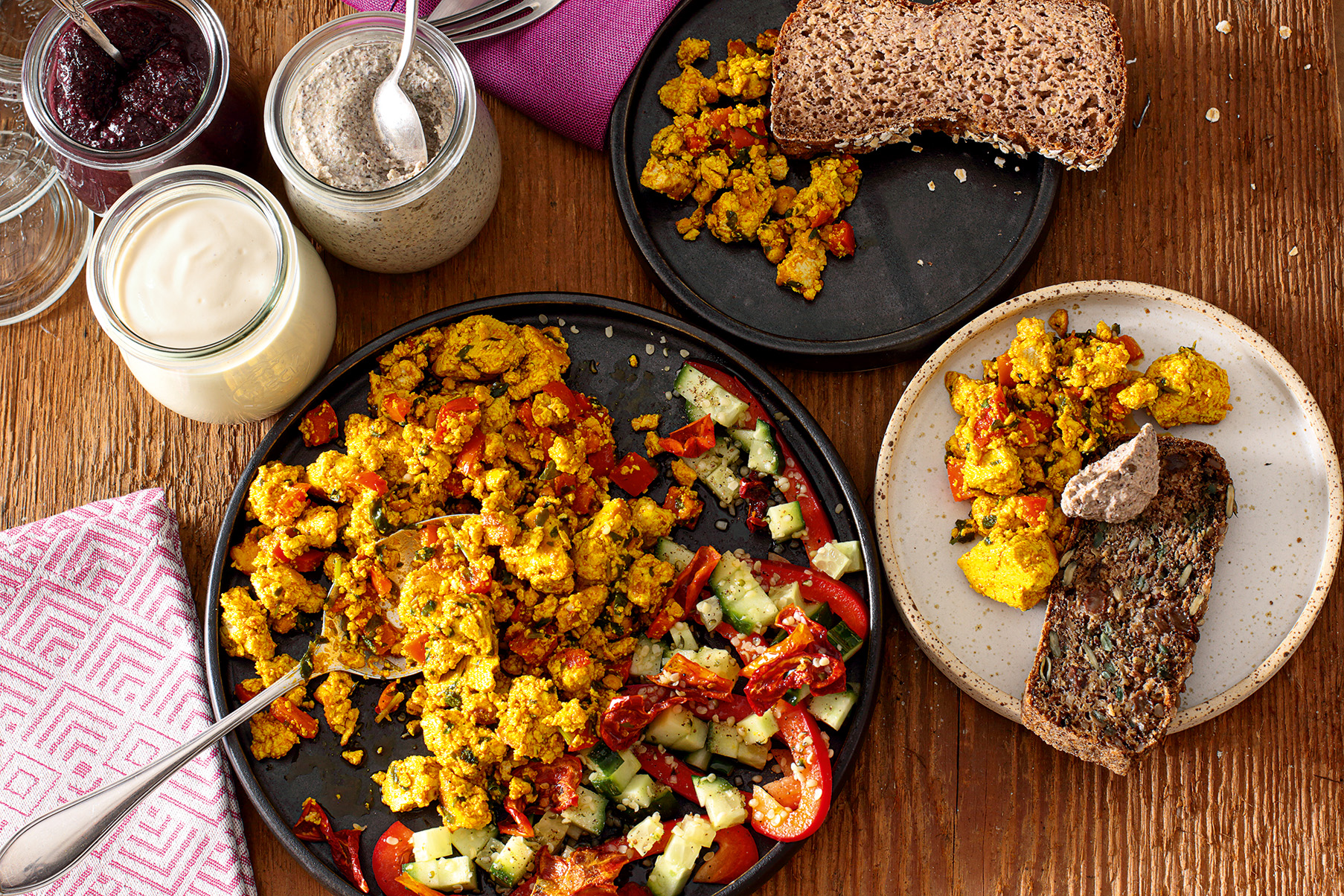 Scrambled Tofu mit Pellkartoffeln und Spinat